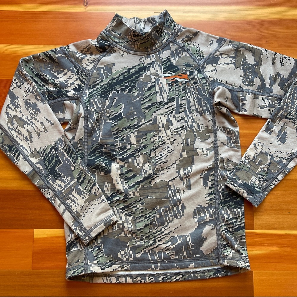 Kids Camouflage Long-Sleeve Performance Top - Gray/Green